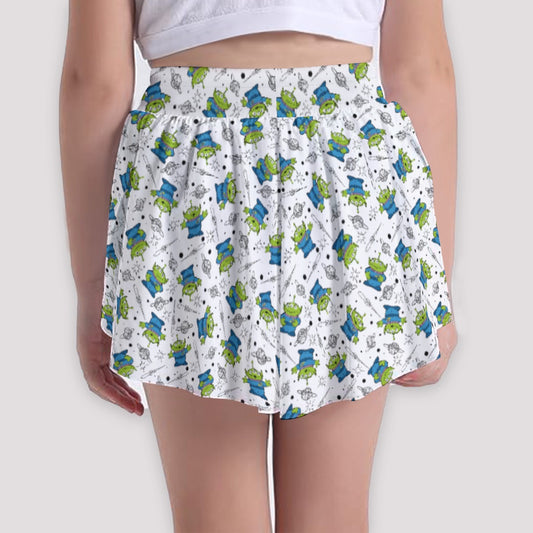 Playful Green Aliens on White - Girls’ Flowy Pocket Shorts