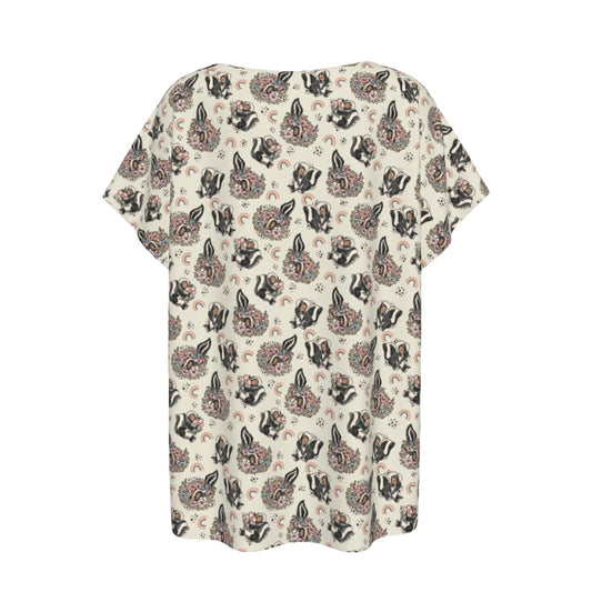 Bashful Blooming Skunk - Women’s Relaxed Fit Scoop Tee