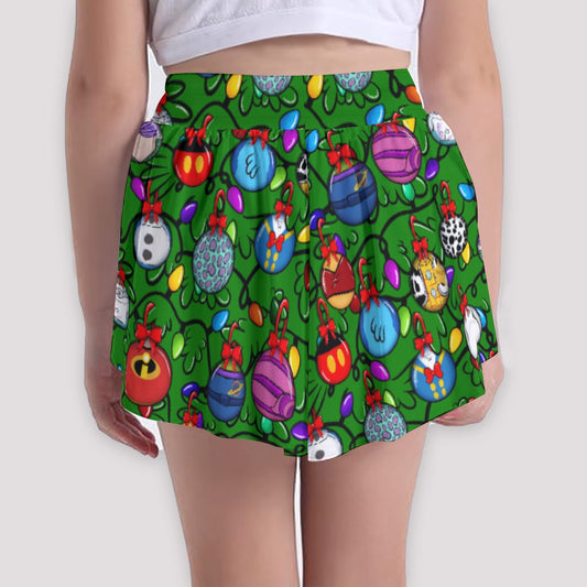 Festive Character Baubles on Green - Girls’ Flowy Pocket Shorts