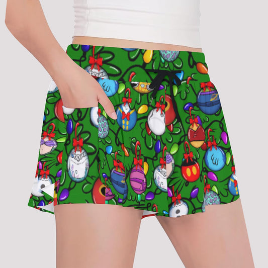 Festive Character Baubles on Green - Girls’ Flowy Pocket Shorts